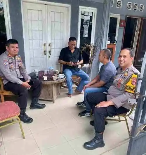 Kanit Binmas Polsek Cikupa Sambangi Tokoh Pemuda Bunder, Perkuat Sinergi Jaga Kamtibmas