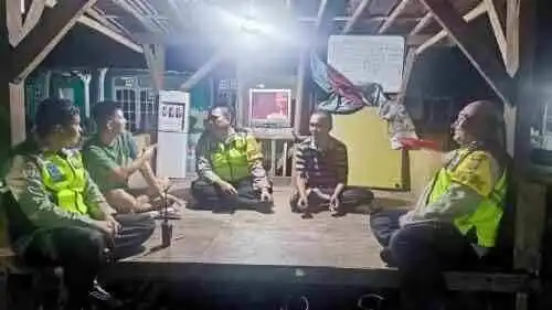 Kanit Binmas Polsek Cikupa Sambangi Pos Satkamling Desa Budimulya, Perkuat Sinergi Jaga Keamanan Lingkungan