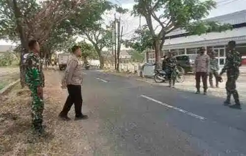 TMMD 129 Bojonegoro, TNI-Polri Bersinergi bantu Pengamanan Pembongkaran Bangunan untuk Rest Area