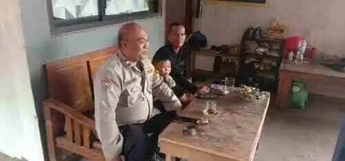Bhabinkamtibmas Desa Budimulya Sosialisasikan Call Center 110, Perkuat Sinergi Kamtibmas Bersama Warga