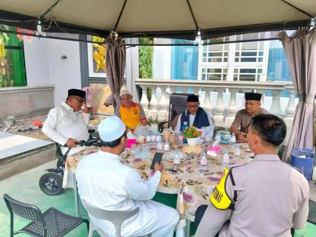 Kanit Binmas dan Kanit Patroli Polsek Cikupa Sambangi Tokoh Masyarakat Sukamulya, Perkuat Sinergi Harkamtibmas