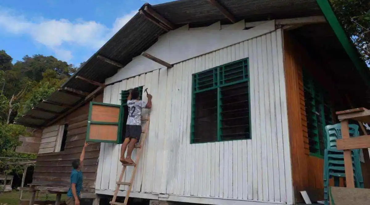 Rehab Rumah Milik Ibu Diana Capai 83%, Satgas TMMD Ke-129 Kodim 1807/Sorsel Percepat Wujudkan Hunian Layak Bagi Warga