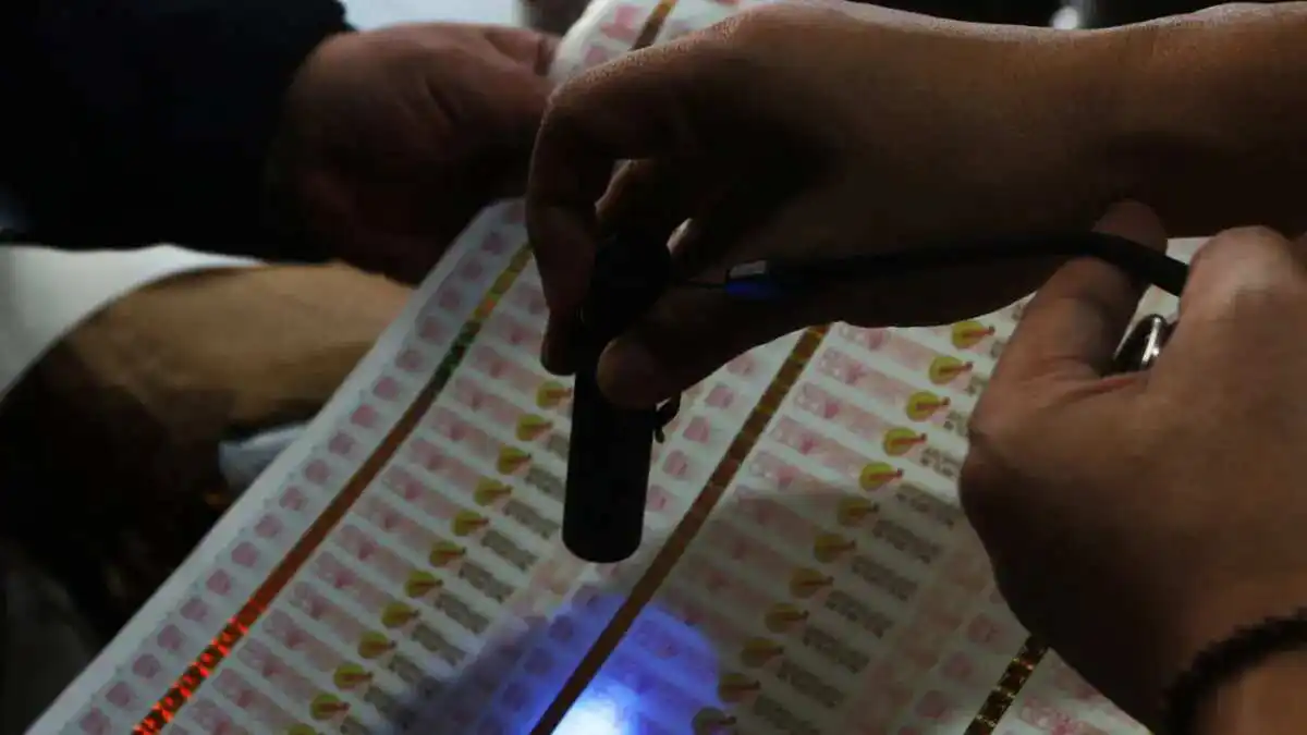 Inovasi Alat Deteksi Pita Cukai Palsu untuk Perangi Rokok Ilegal