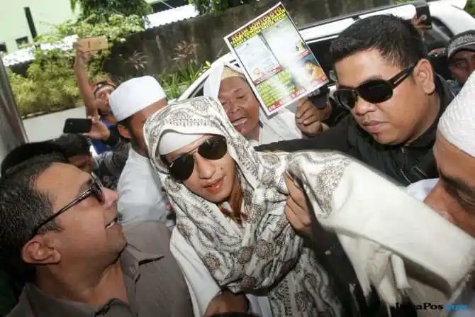 Duka dan Tuntutan Keadilan: Habib Bahar Melayat Korban Demo 27 Agustus