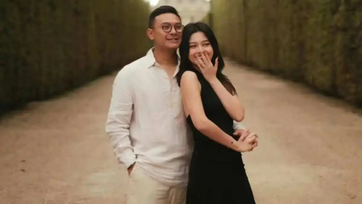 Momen Bahagia Yoriko Angeline Dilamar Aldio Oekon di Prancis