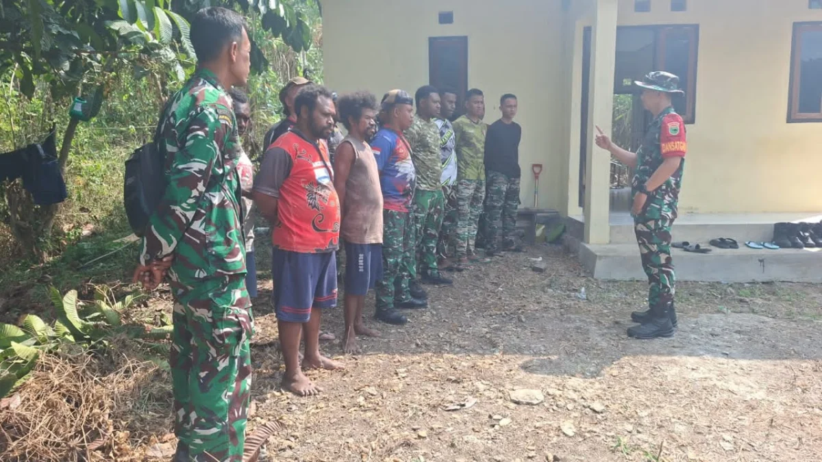 Dandim 1808/Mansel Selaku Dansatgas TMMD KE-130 Cek Kesiapan Personel Sebelum Pelaksanaan Pekerjaan