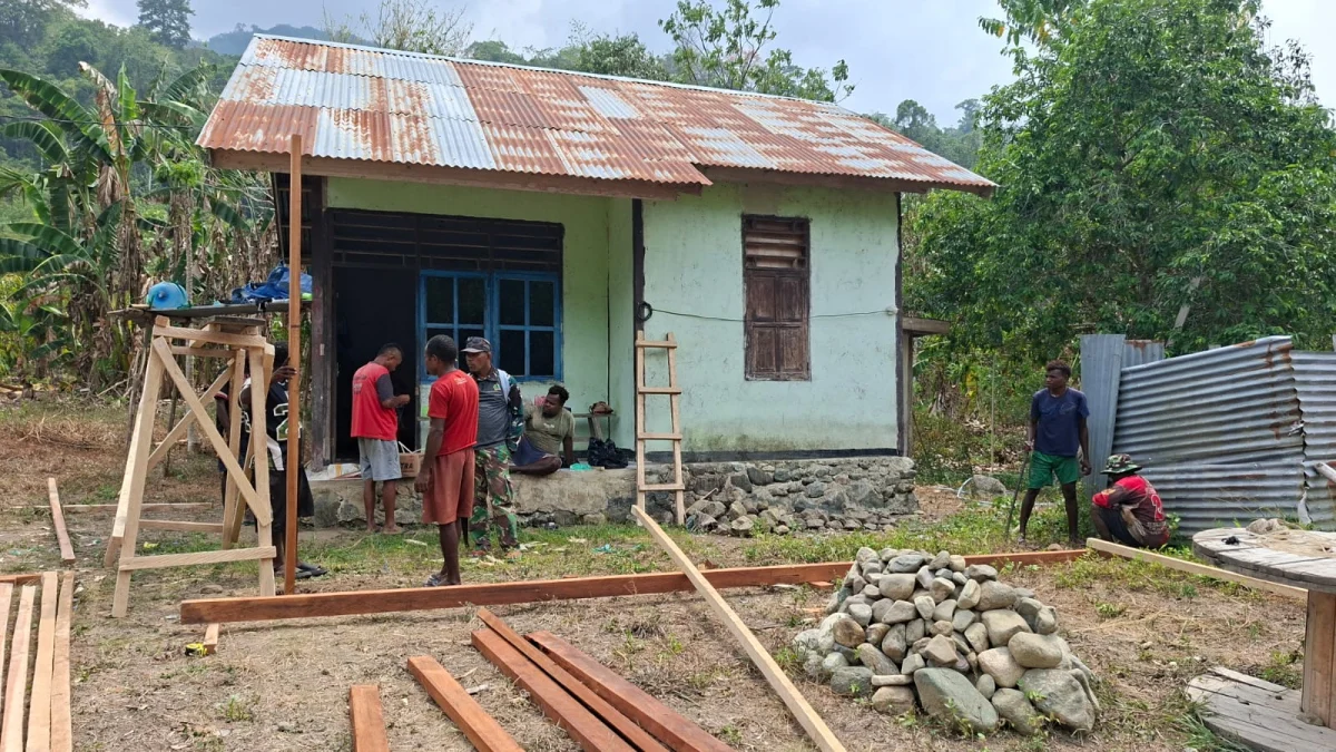 Satgas TMMD Kodim 1808/Mansel Bergerak, Rehab Rumah Tidak Layak Huni