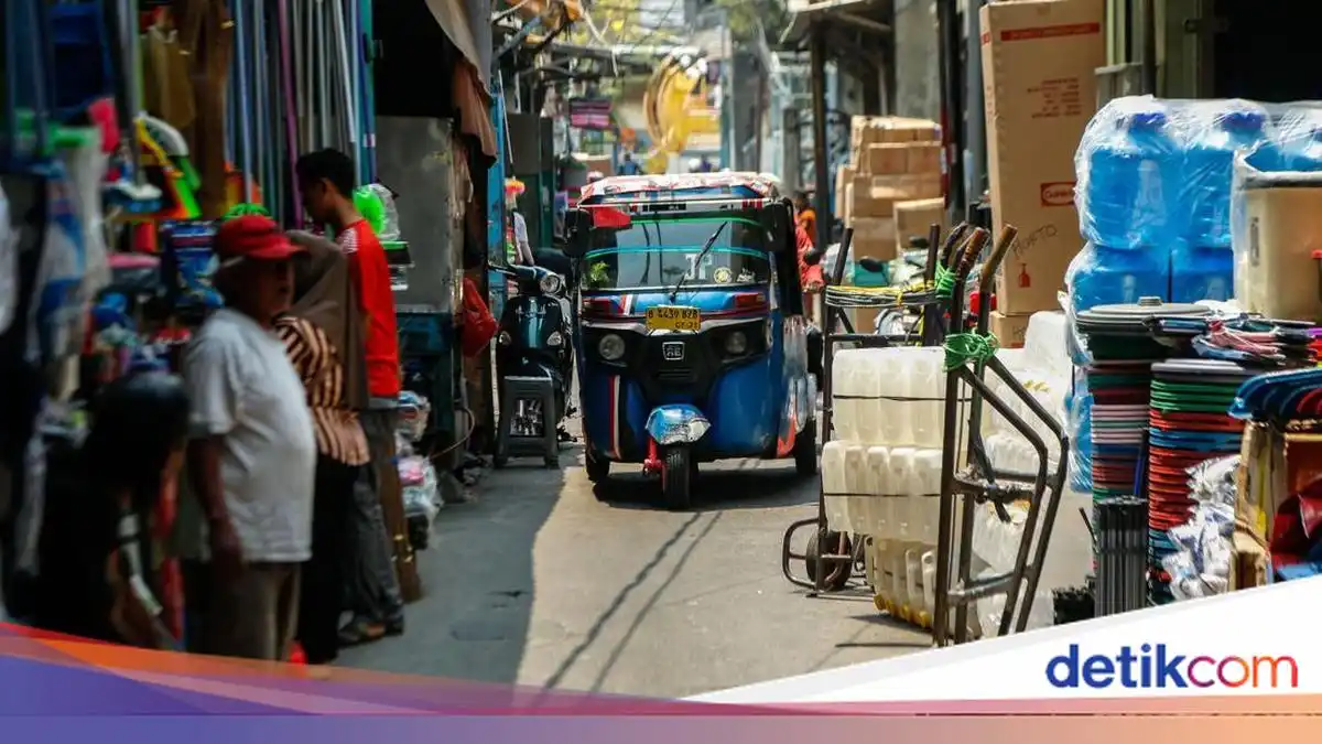 Bajaj Jakarta Bertahan di Tengah Sepinya Penumpang dan Gempuran Transportasi Modern