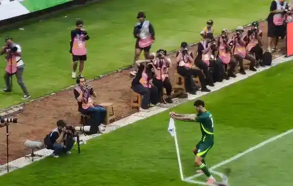 Memasuki babak kedua, intensitas pertandingan tidak menurun