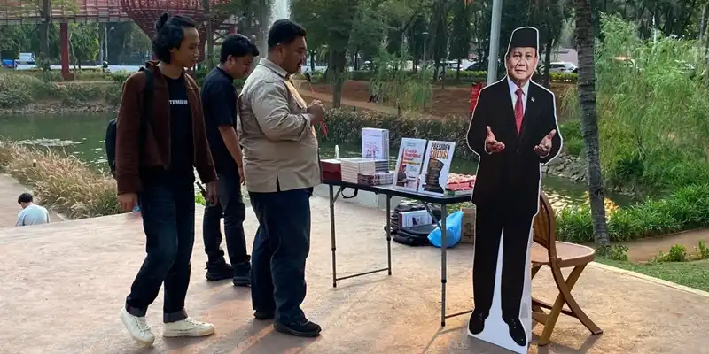Pembagian Buku Prabowo Jadi Upaya Komunitas Melek Politik Perluas Literasi