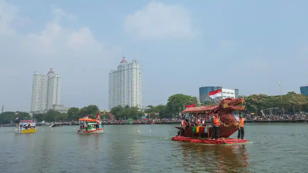 43 Perahu Kreasi Pasukan Oranye Meriahkan Festival di Waduk Sunter