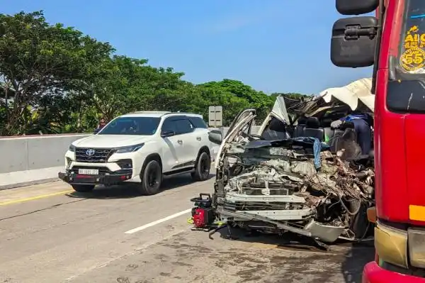 Tabrakan Minibus Rombongan Suporter PSS di Tol Madiun-Surabaya: Fakta Awal dan Penanganan Korban