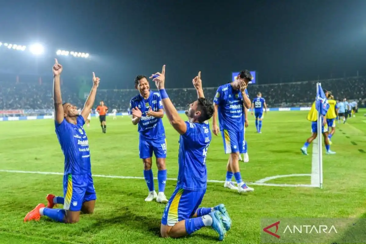 Sundulan Julio Cesar Antar Persib Menang Tipis atas Persik