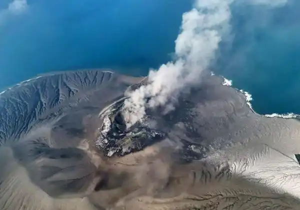 Anak Krakatau Meletus Tiga Kali dalam Sembilan Menit di Selat Sunda