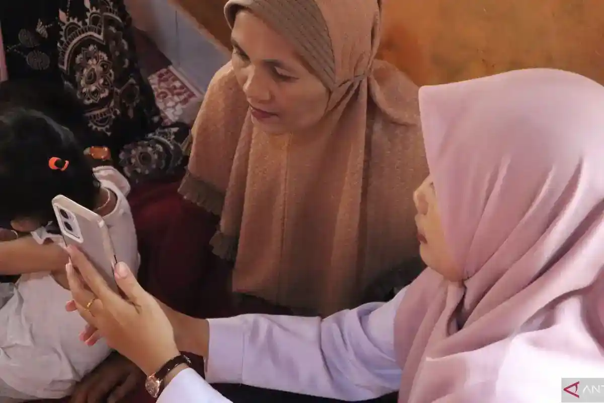 Dari Penantian ke Pendaftaran lewat Ponsel: Akses PKH Eli Suarni di Perbukitan Pariaman
