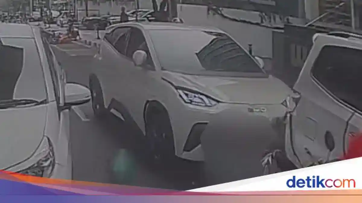 Pengemudi Ojol Korban Tabrakan Beruntun di Panglima Polim Jalani Operasi