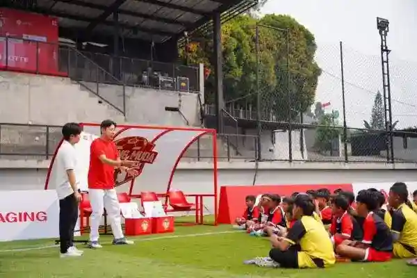 Shin Tae-yong Bimbing 40 Talenta Muda dalam Program Sepak Bola di Bogor
