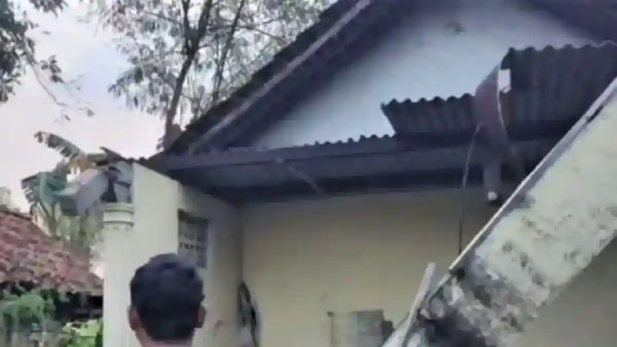 Puting Beliung Menghantam Kartoharjo, Kerusakan Tersebar di Tiga Desa