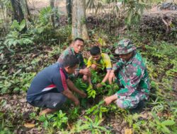 TNI Hijaukan Lingkungan, Koramil 1505-05 Sofifi Tanam Pohon Bersama Warga 8 TNI Hijaukan Lingkungan, Koramil 1505-05 Sofifi Tanam Pohon Bersama Warga