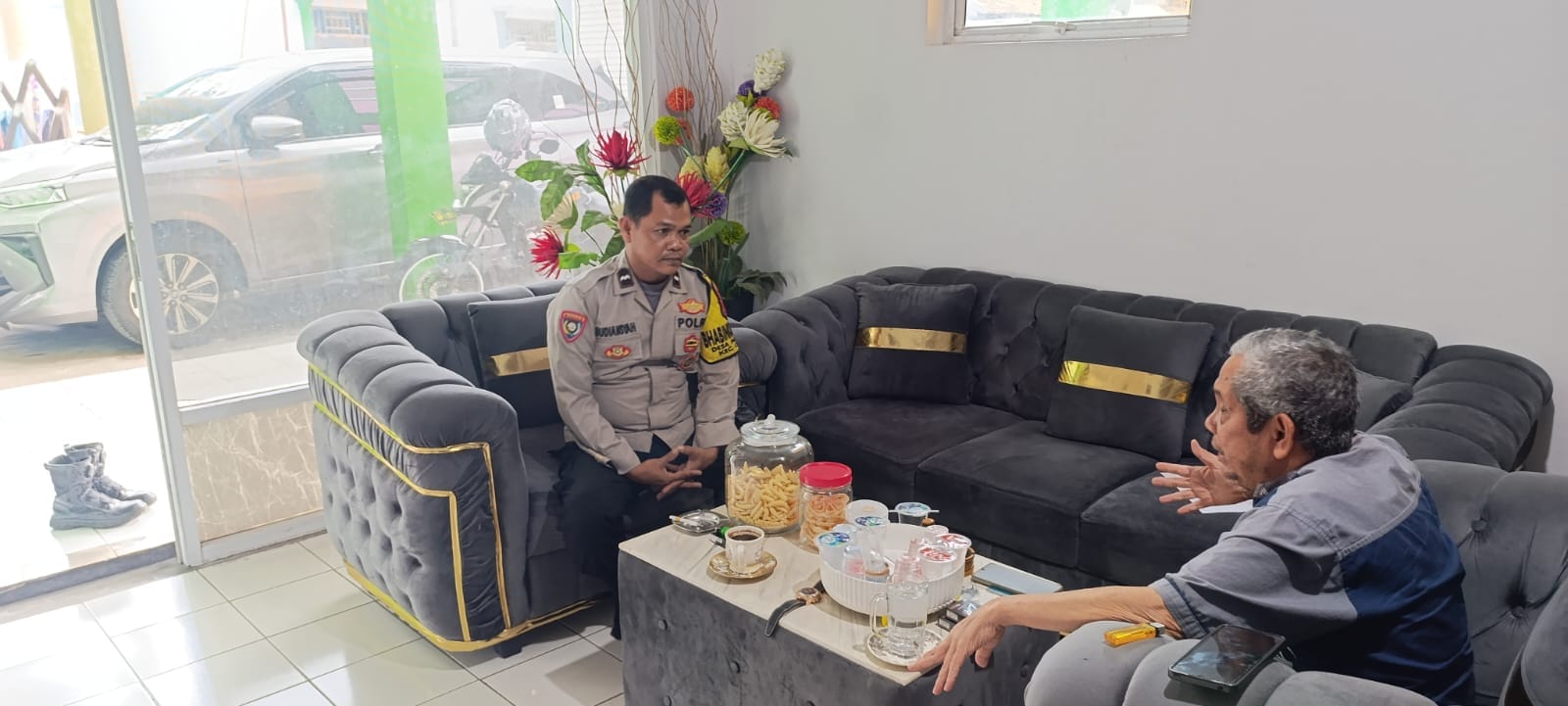 Bhabinkamtibmas Polsek Cikupa Sambangi Tokoh Masyarakat Desa Pasir Jaya, Perkuat Harkamtibmas 1 IMG 20251230 WA0045