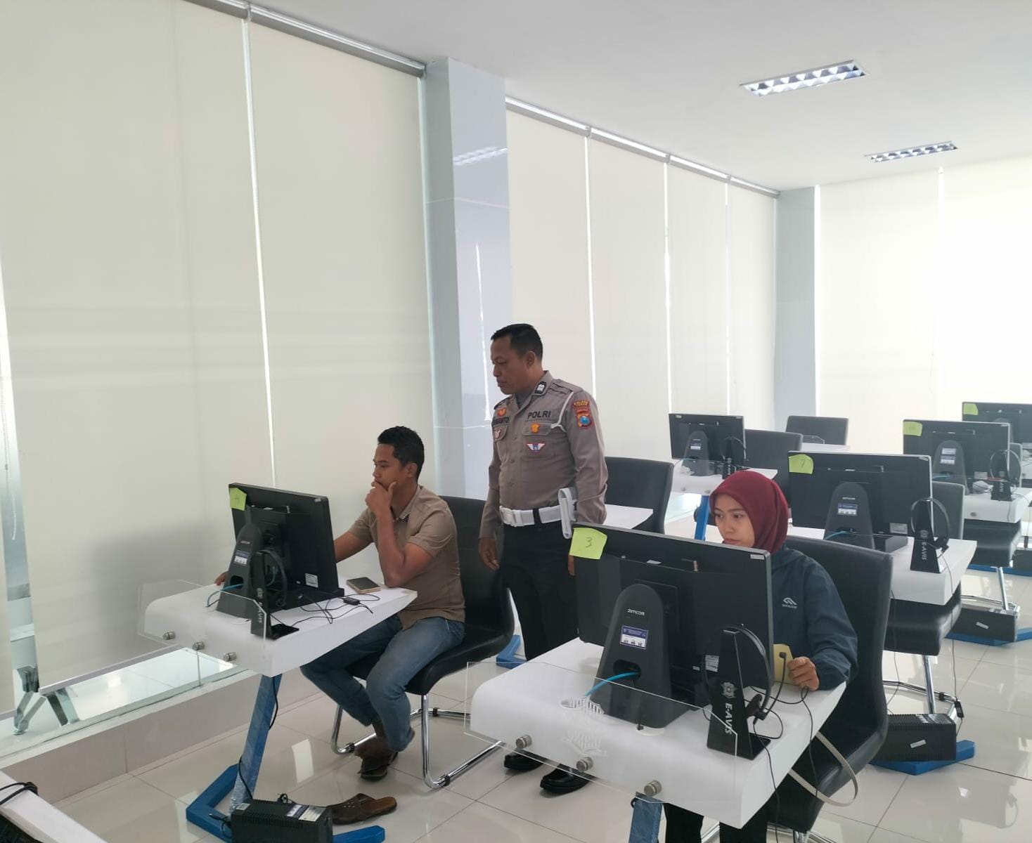 Senyum yang Meruntuhkan Trauma: Ketika Polisi Lalu Lintas Datang Tanpa Menghakimi 1 IMG 20260103 WA0020