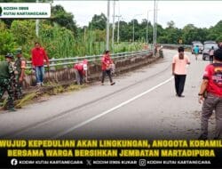 Wujud Kepedulian Akan Lingkungan, Anggota Koramil Bersama Warga Bersihkan Jembatan Martadipura