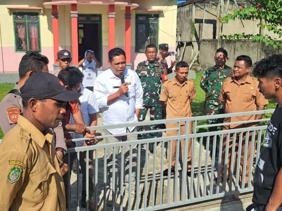 Anggota Babinsa Koramil 1505-04/Oba Amankan Aksi Unjuk Rasa Warga Desa 1 FB IMG 1770021568243