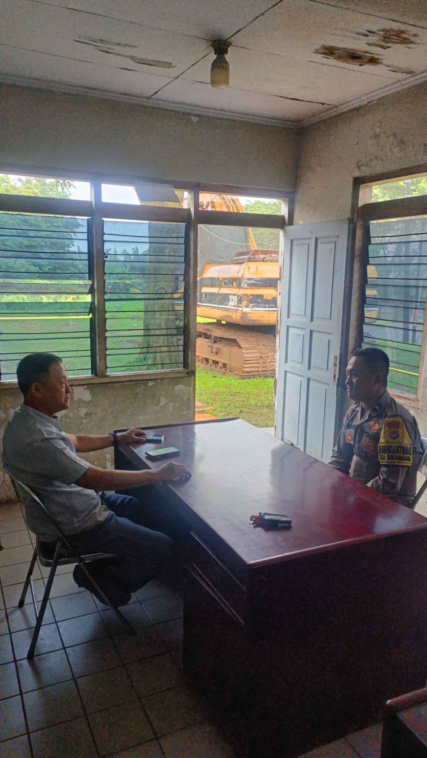 Bhabinkamtibmas Polsek Cikupa Sambangi Warga Desa Sukanagara, Perkuat Harkamtibmas Bhabinkamtibmas Polsek Cikupa Sambangi Warga Desa Sukanagara, Perkuat Harkamtibmas
