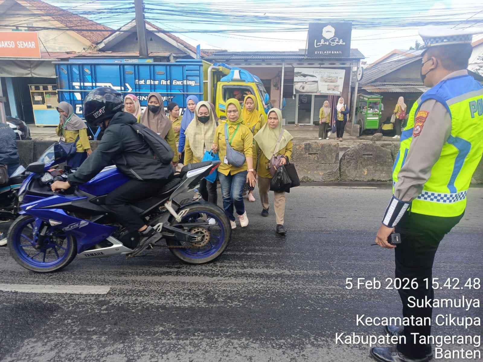 Polsek Cikupa Laksanakan Strong Point Sore Hari, Wujudkan Kamseltibcar Lantas Polsek Cikupa Laksanakan Strong Point Sore Hari, Wujudkan Kamseltibcar Lantas