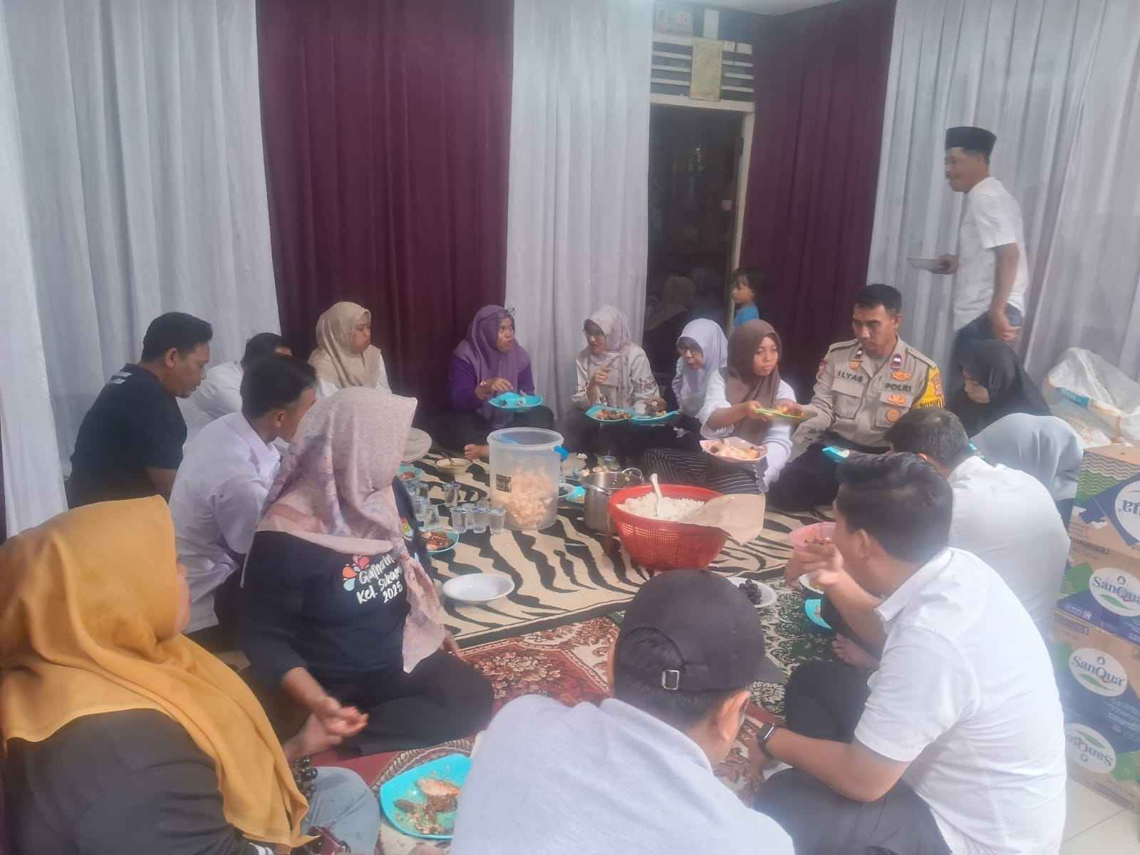 Bhabinkamtibmas Kelurahan Sukamulya Hadiri Kegiatan Babacakan Bersama Unsur Pemerintahan