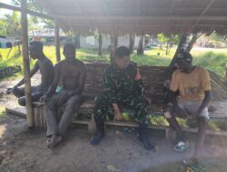 Babinsa Koramil 1710-07/Mapurujaya Laksanakan Komsos dengan Warga