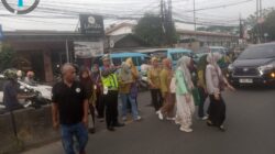 Personel Lantas Polsek Cikupa Laksanakan Pengaturan Lalu Lintas Sore Hari di Pertigaan Columbus