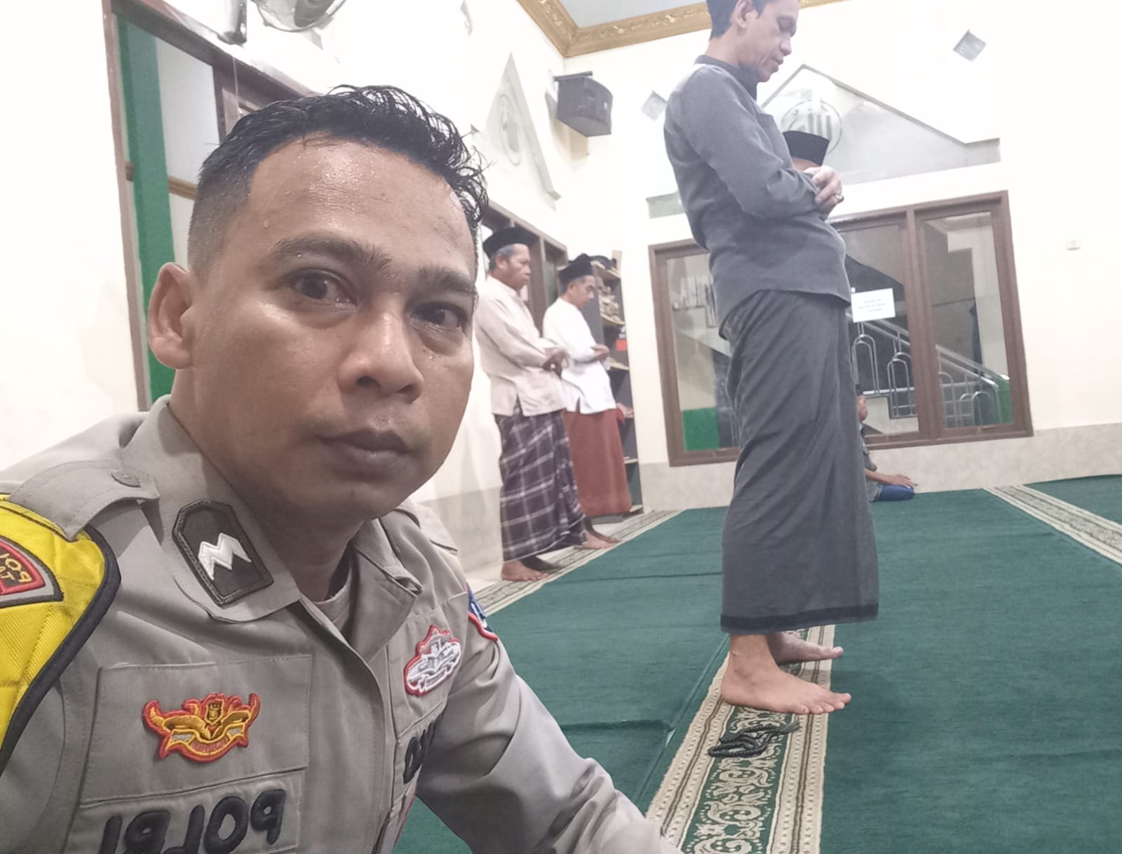 Polsek Cikupa Laksanakan Program Subuh Keliling di Masjid Hubbul Waton 1 IMG 20260217 WA0014