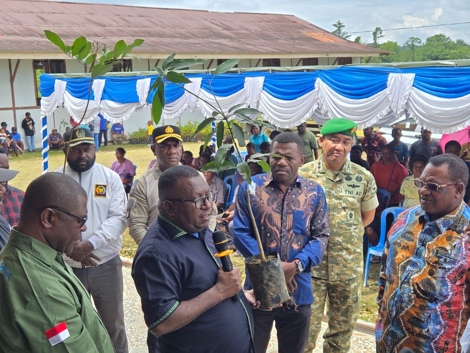 Kapolres Maybrat Hadiri Kegiatan Penanaman Pohon dalam Rangka HUT ke-70 Paroki Santo Yosep Ayawasi 1 IMG 20260217 WA0038