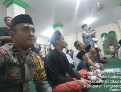 Bhabinkamtibmas Laksanakan PAM Shalat Tarawih di Desa Pasir Gadung