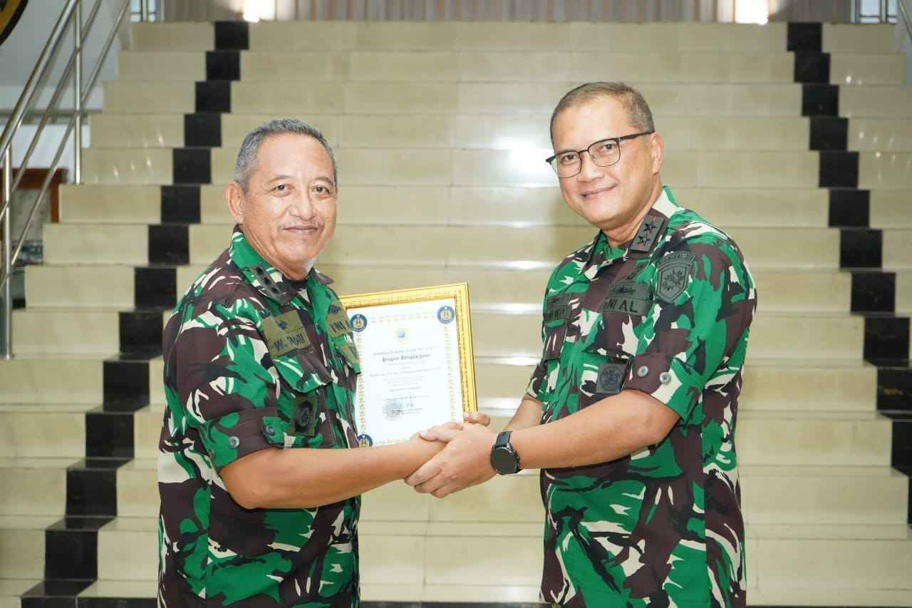Komandan Kodaeral XIV Resmikan Moro Sangaji Gym, Sekaligus Lepas Purna Tugas Sahli A Kodaeral XIV Komandan Kodaeral XIV Resmikan Moro Sangaji Gym, Sekaligus Lepas Purna Tugas Sahli A Kodaeral XIV