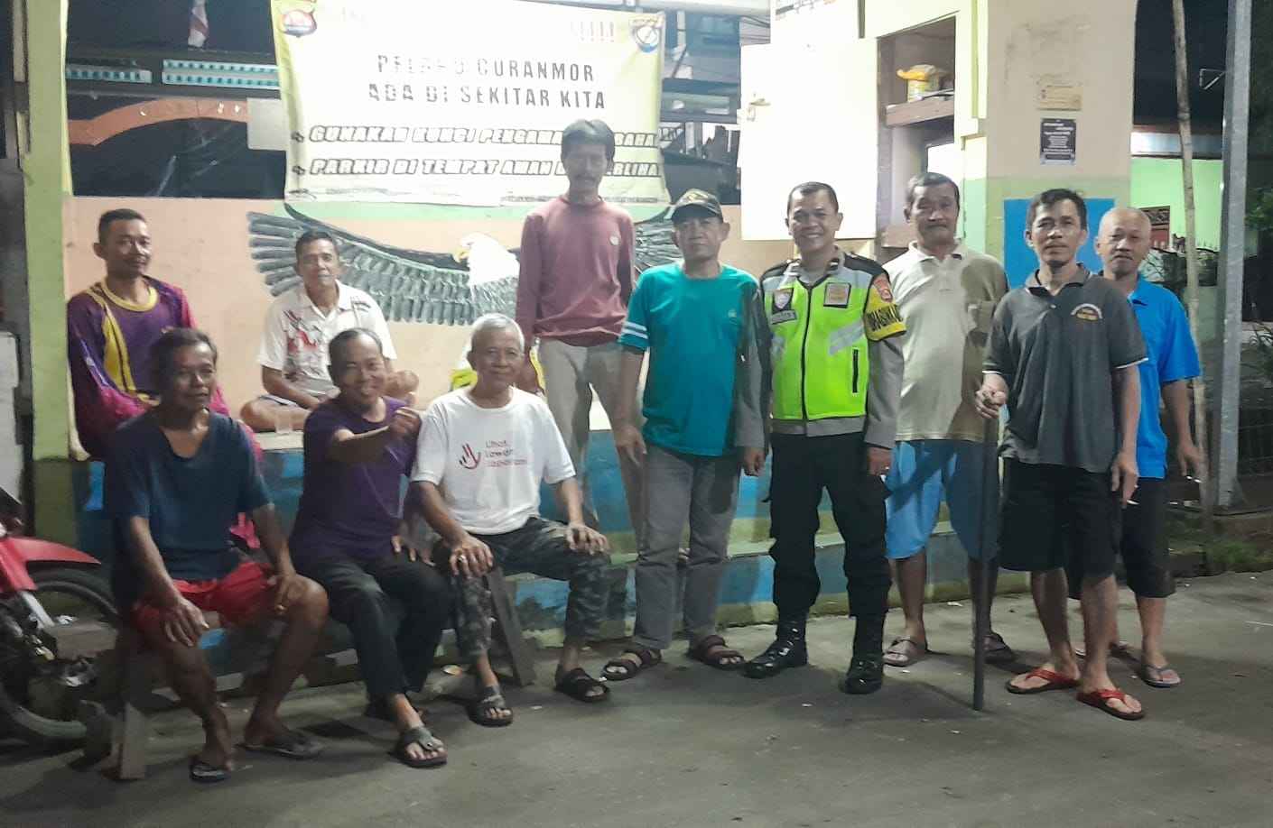 Bhabinkamtibmas Polsek Cikupa Laksanakan Ronda Siskamling Bersama Warga di Pasir Jaya