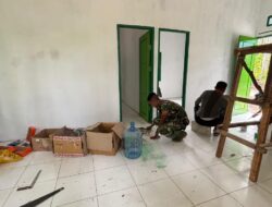 TMMD Ke-127 Kodim 1804/Kaimana Genjot Pengecatan dan Pembersihan Rumah Warga di Kampung Sisir