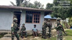 Satgas Yonif 763/SBA Pos Kokas Laksanakan Pemeriksaan Kesehatan Gratis Secara Door to Door