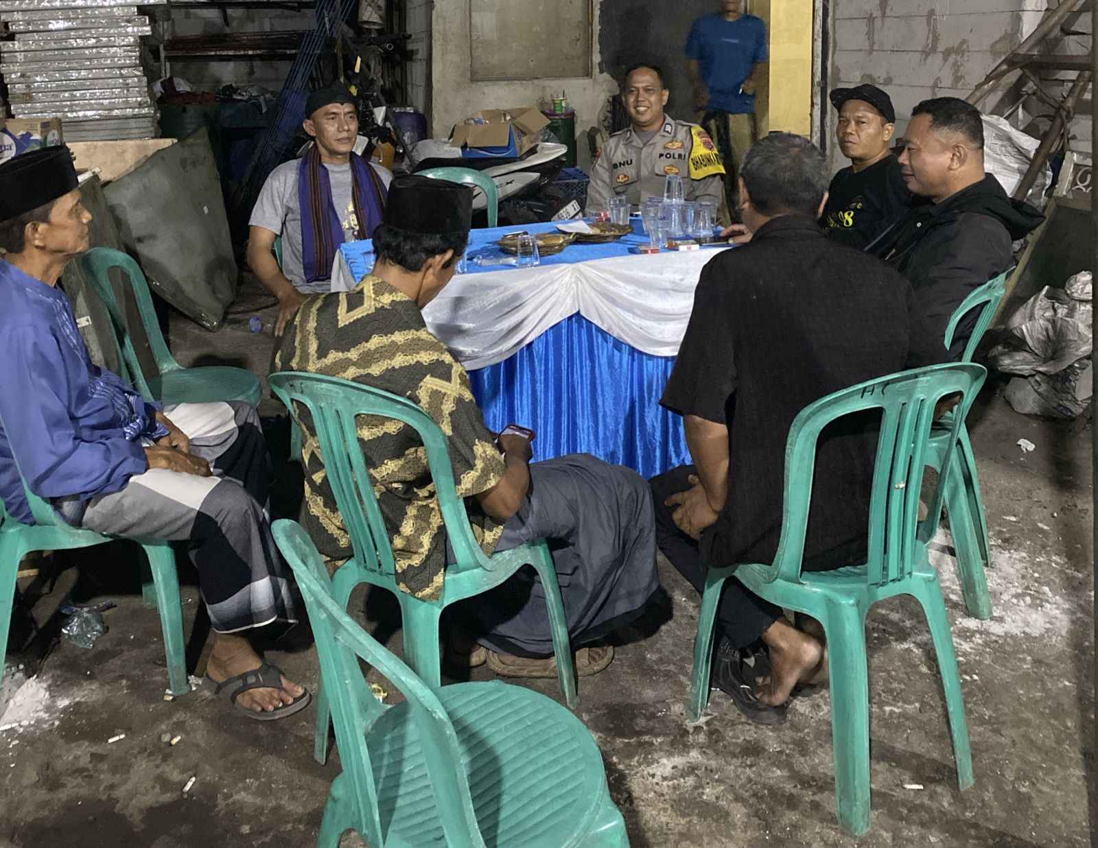 Bhabinkamtibmas Laksanakan NGARIUNG di Kelurahan Bunder, Perkuat Silaturahmi dan Harkamtibmas Bhabinkamtibmas Laksanakan NGARIUNG di Kelurahan Bunder, Perkuat Silaturahmi dan Harkamtibmas