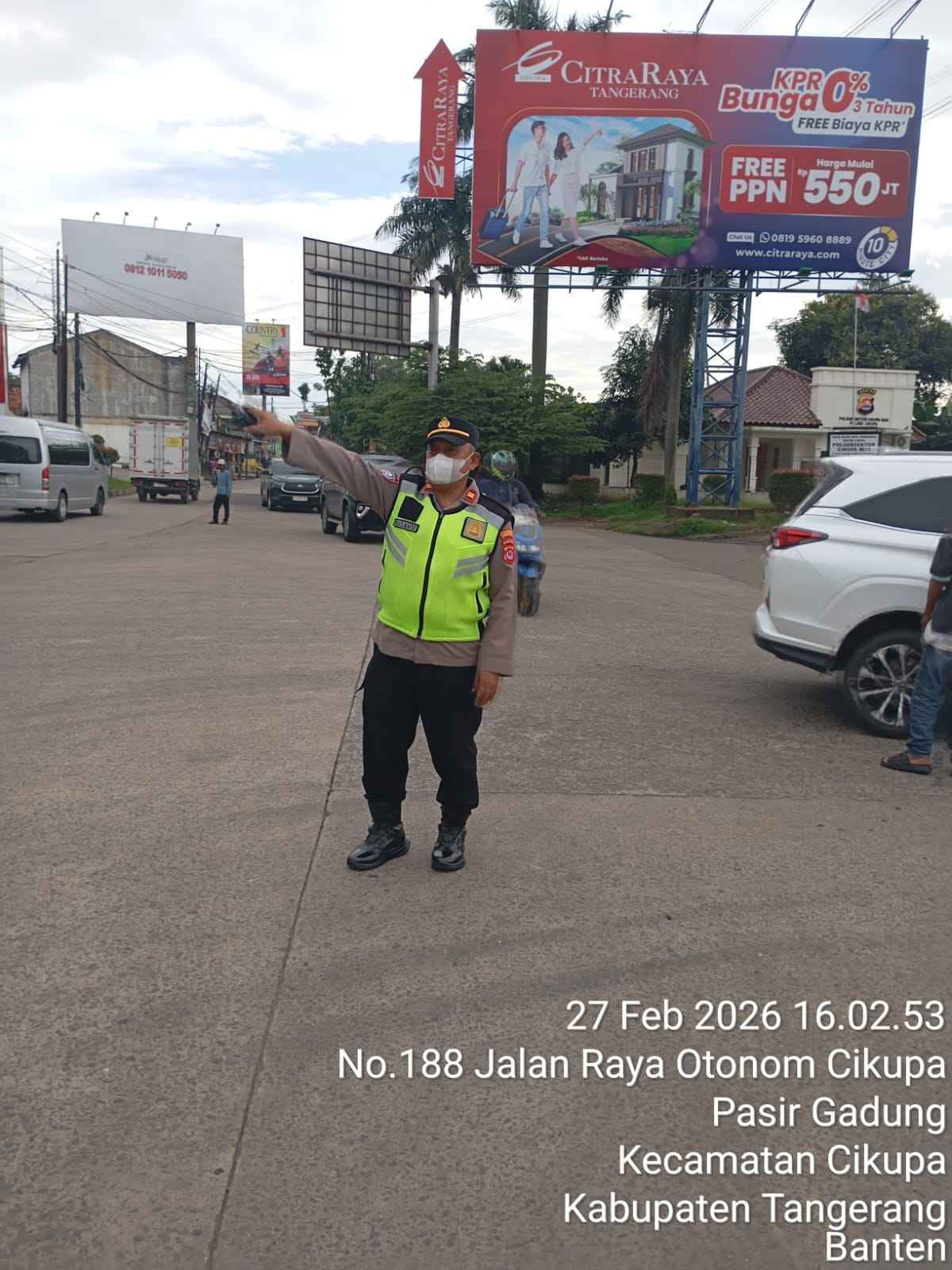 IPTU Rusandi Pimpin PECAK Pengaturan Lalu Lintas Sore di Cikupa Mas