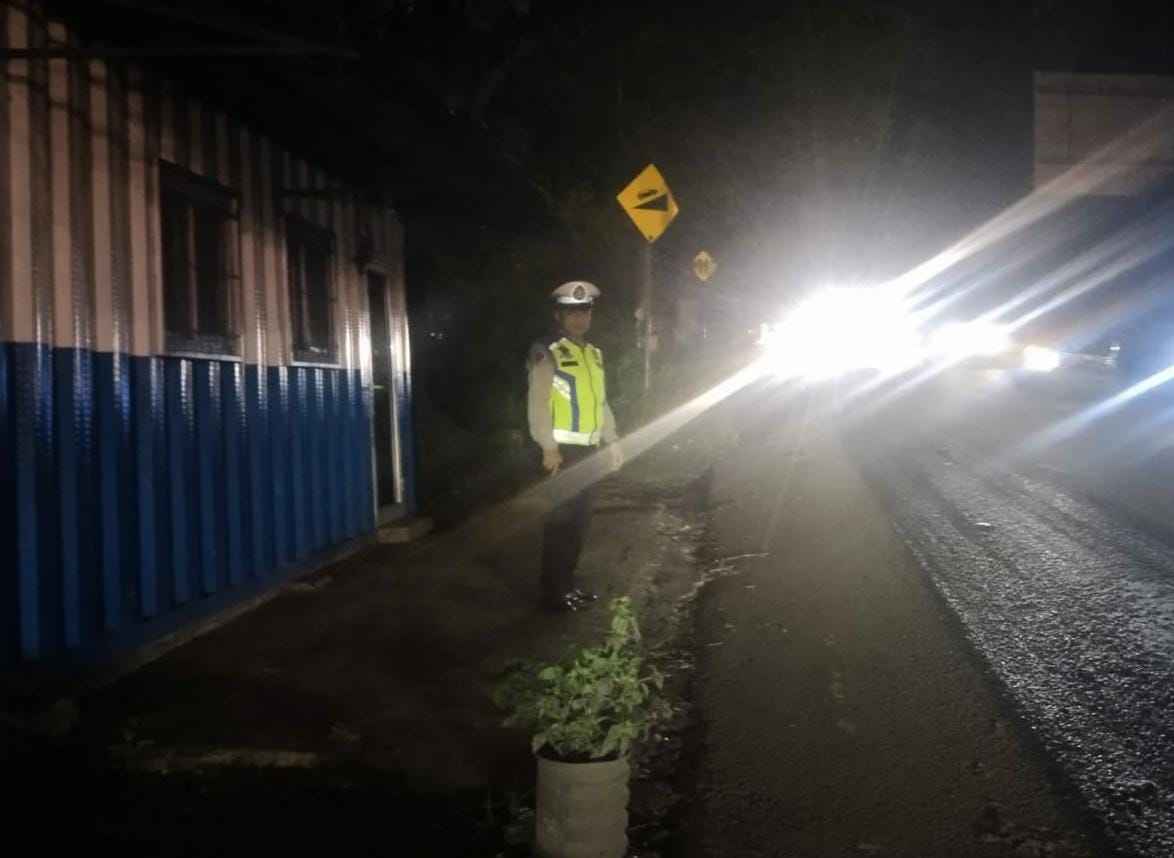 Polsek Cikupa Laksanakan Penyekatan Truk Sumbu Tiga di Pasir Gadung Polsek Cikupa Laksanakan Penyekatan Truk Sumbu Tiga di Pasir Gadung