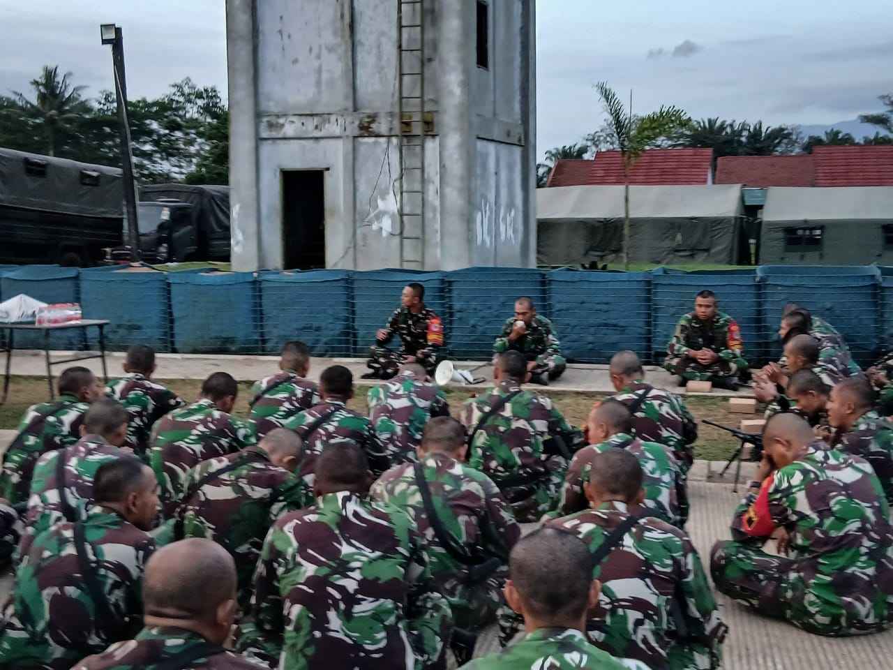 Prajurit Yonif 2 Marinir TNI AL Gelar Syukuran dan Buka Puasa Bersama Jelang Latihan Prajurit Yonif 2 Marinir TNI AL Gelar Syukuran dan Buka Puasa Bersama Jelang Latihan