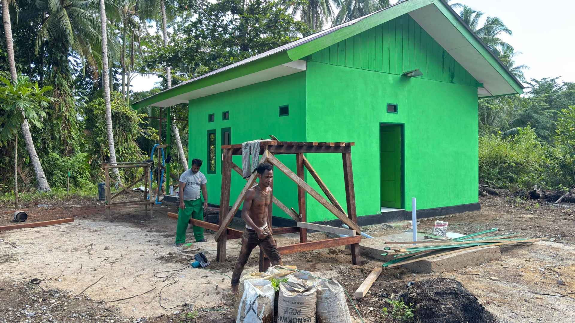 TMMD 127 Kodim 1804/Kaimana, TNI dan Warga Bahu Membahu Bangun Rumah Layak di Distrik Kaimana