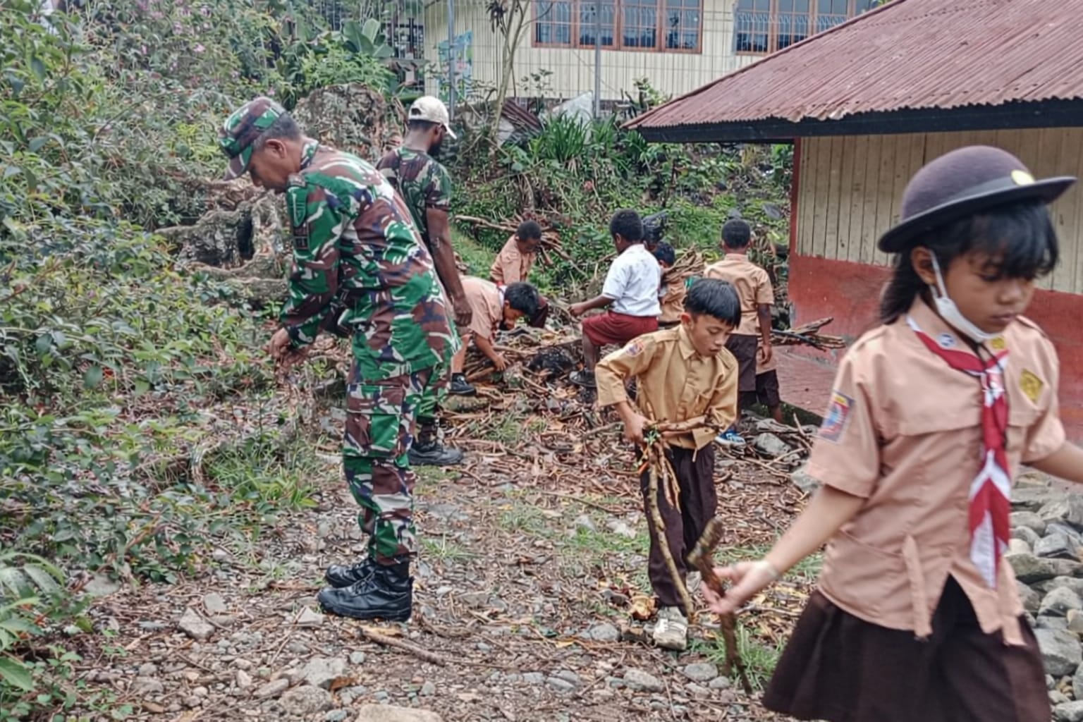 Sabtu Bersih Sekolahku, Kodim 1714/Puncak Jaya 1 WhatsApp Image 2026 02 14 at 17.58.24 1