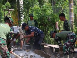 Gotong Royong TNI dan Warga Pacu Pembangunan Jembatan Perintis Garuda di Pesisir Selatan