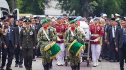 Panglima TNI Pimpin Upacara Penyerahan Jenazah dan Ikuti Upacara Pemakaman Wapres ke-6 RI 2 IMG 20260302 WA0041