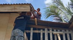 Personel TMMD Ke-127 Kodim 1514/Morotai Lanjutkan Pekerjaan Flur Lantai dan Pemasangan Lisplang RTLH 2 IMG 20260303 WA0026