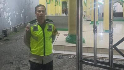 Polsek Cikupa Laksanakan Pengamanan Sholat Tarawih di Masjid Baitur Rohman 10 IMG 20260305 WA0003