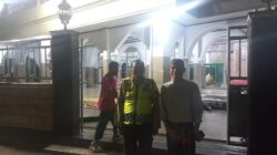 AIPTU Mukhsodin Amankan Sholat Tarawih di Masjid Jami Nururrohman 3 IMG 20260305 WA0007